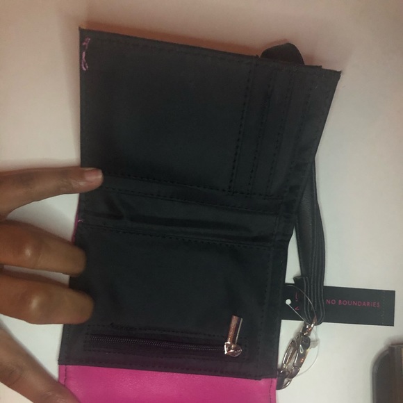 Wallet/ attachable wristlet - Picture 2 of 3